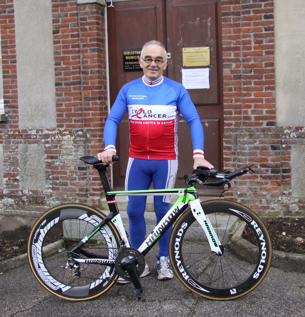 Léon LEVASSEUR maire de Cailly, Champion de France des Elus avec son nouveau maillot  Teamcyclocancer.com