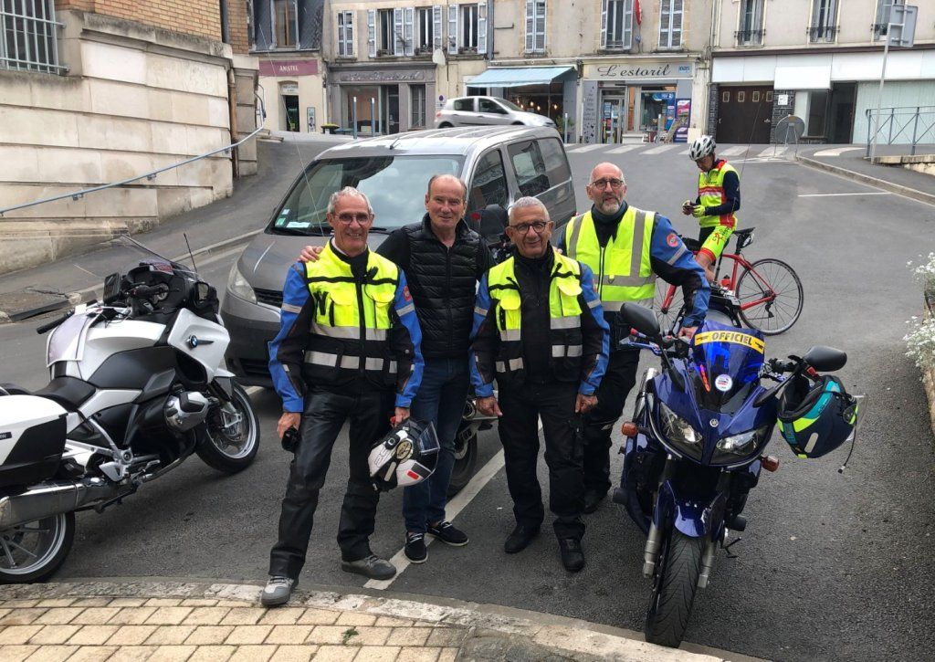 VIERZON - Un grand merci à Hacen et à son équipe de motards pour l'accompagnement et la sécurisation de nos cyclistes sur une grande partie du parcours