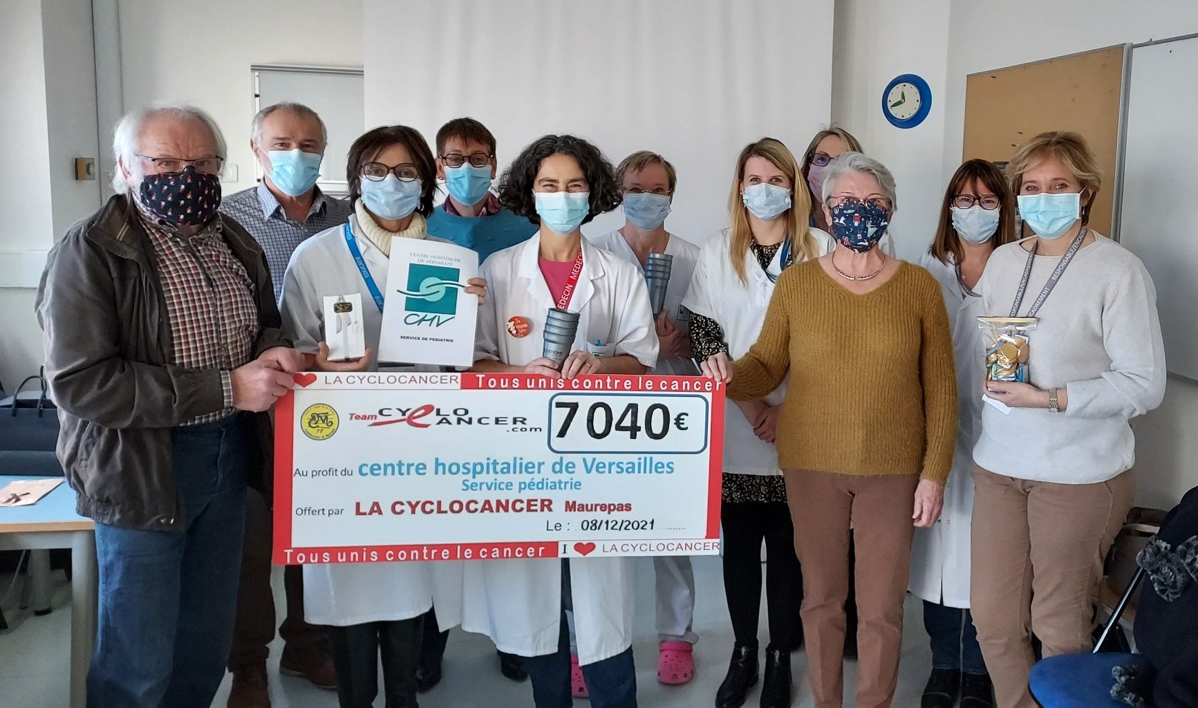 La CYCLOCANCER Maurepas 2021 remise du chèque au service pédiatrie de l'hôpital Mignot de Versailles