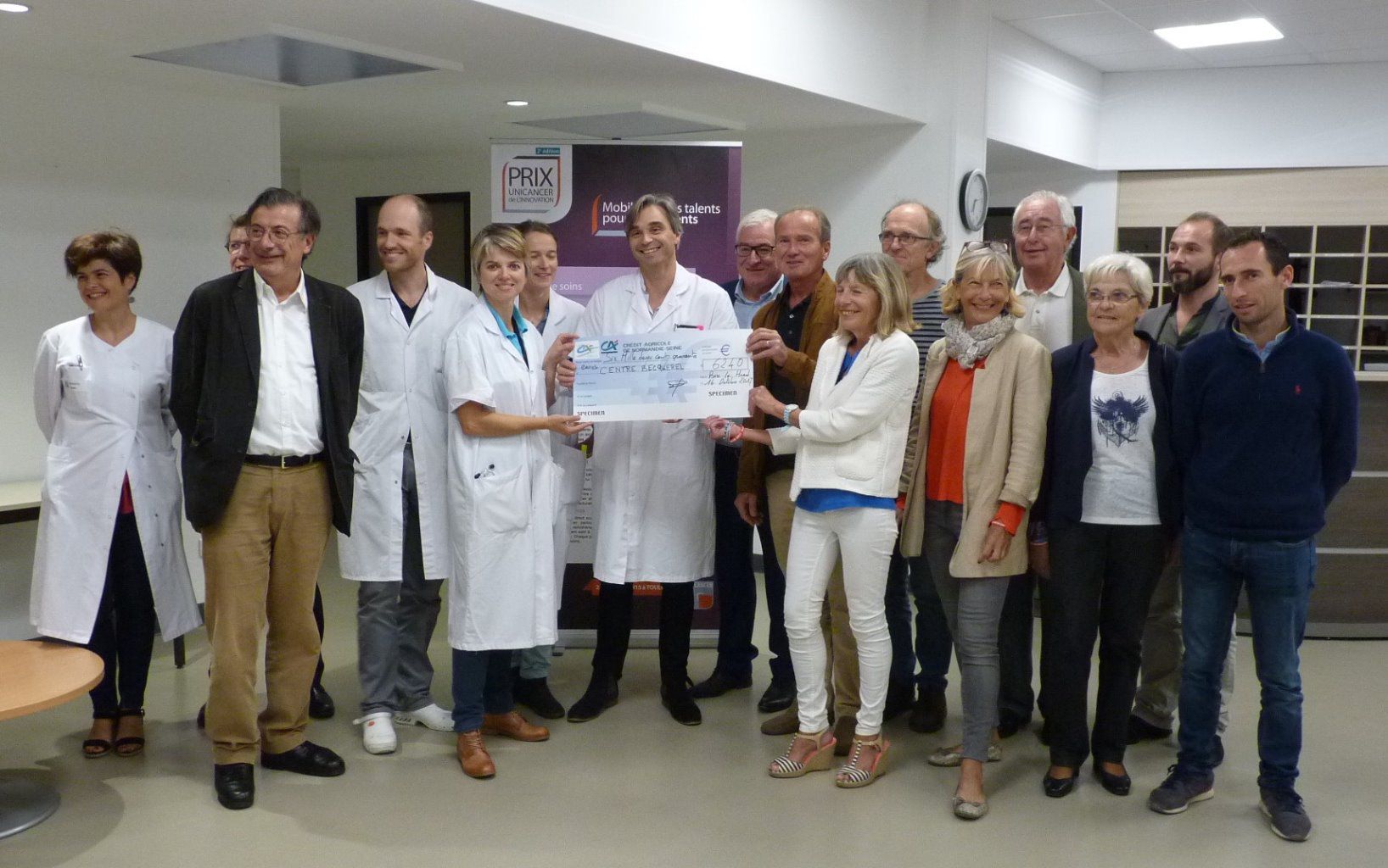 La CYCLOCANCER 2017, remise du chèque de 6 240 € au professeur Pierre VERA, du centre anti cancer Henri BECQUEREL DE ROUEN